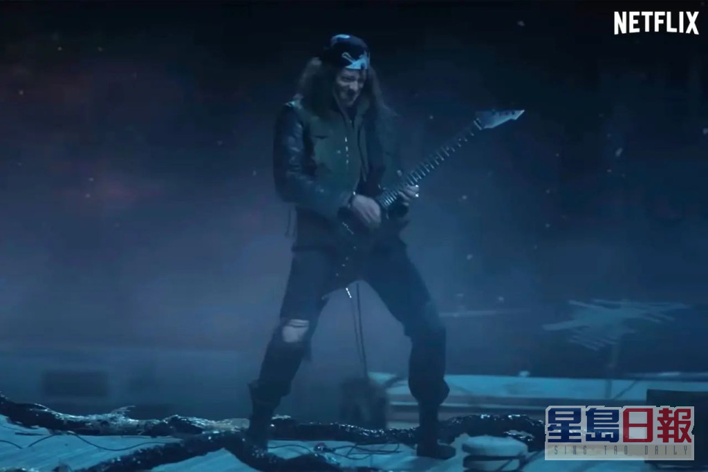 Joseph在《怪》剧中弹奏Metallica的歌曲而爆红。