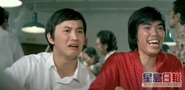 刘天赐（右）曾于1974年《鬼马双星》饰演大档赌客。