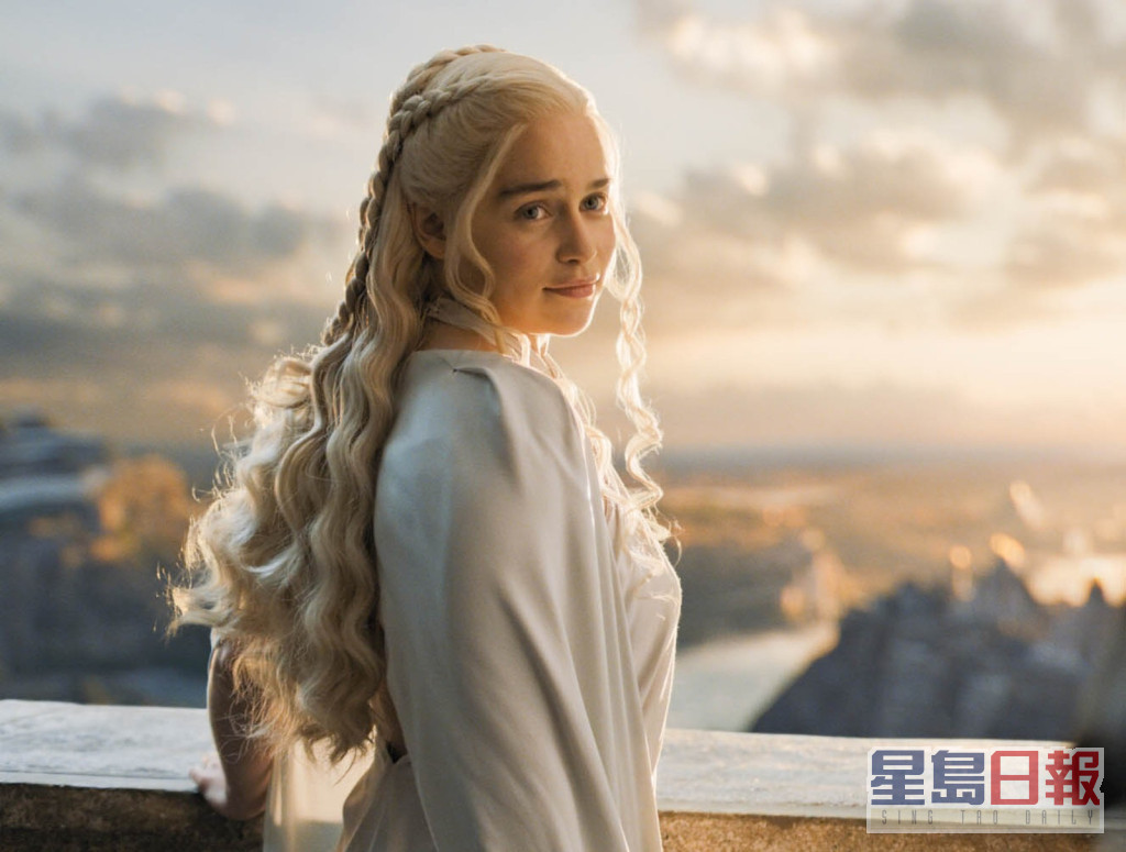 Emilia在《權力遊戲》中扮演「龍母」Daenerys Targaryen爆紅。