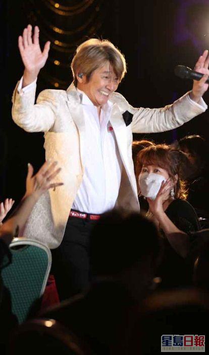 Matchy仍未放弃歌唱事业，去年底在函馆举行圣诞骚，依然有大把师奶fans捧场。 