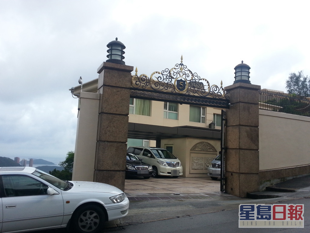 何鴻燊三房太太陳婉珍大宅位於山頂布力徑5號。