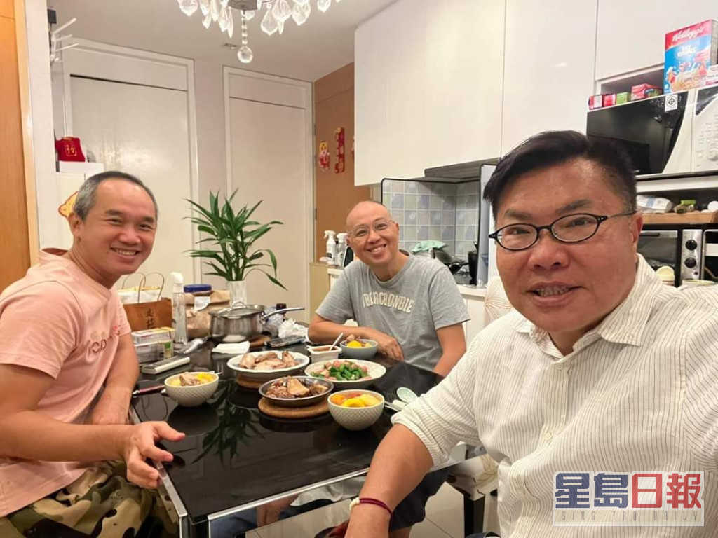 胡慧冲二月生日，去咗香港制作人杨绍鸿喺泰国嘅屋企食住家饭庆祝。