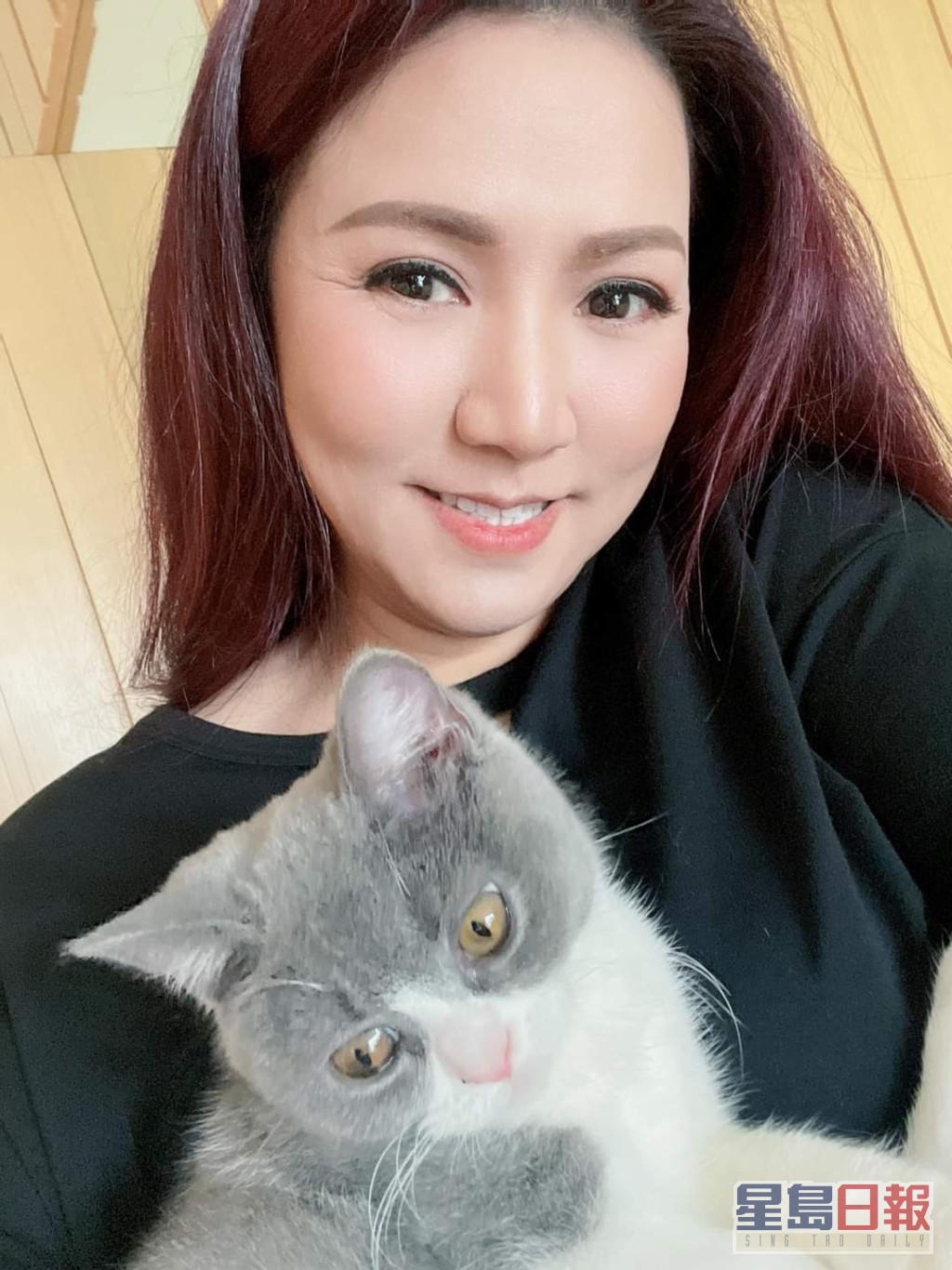 小恩子近年更開心養貓。