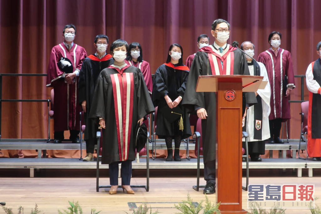 张艾嘉与陈德霖同获荣誉博士。