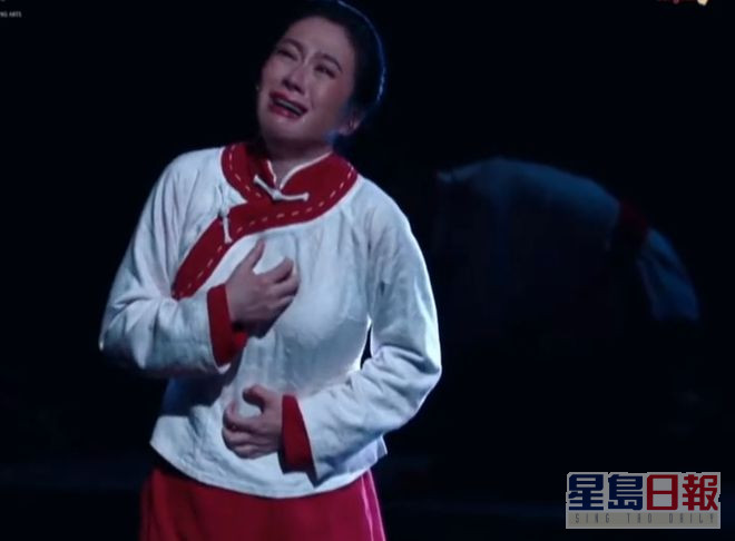 現年42歲的葉璇去年8月底在內地常州演出舞台劇《紅高粱家族》期間，驚爆被道具刀刺傷臉部，流血不止。