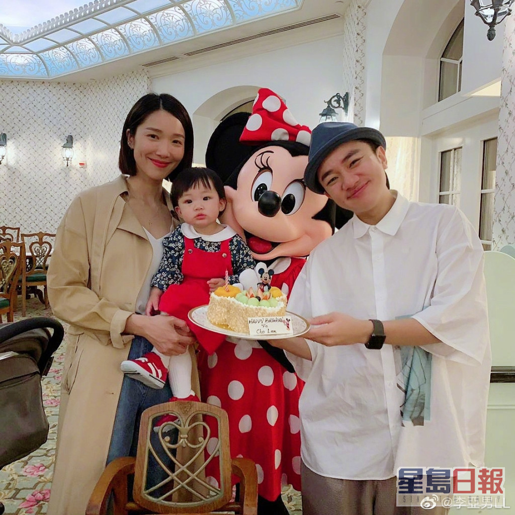 王祖蓝李亚男夫妇连生日派对都拣喺主题乐园举办，非常梦幻。