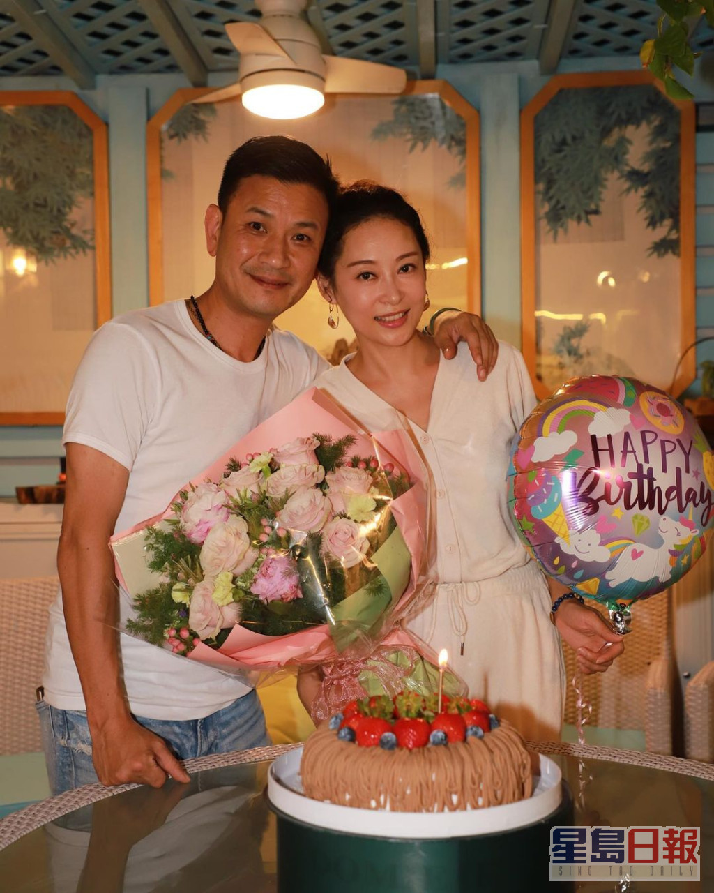 11月10日是卓娜44岁生日，未婚夫杨志翘当然识做陪庆祝。