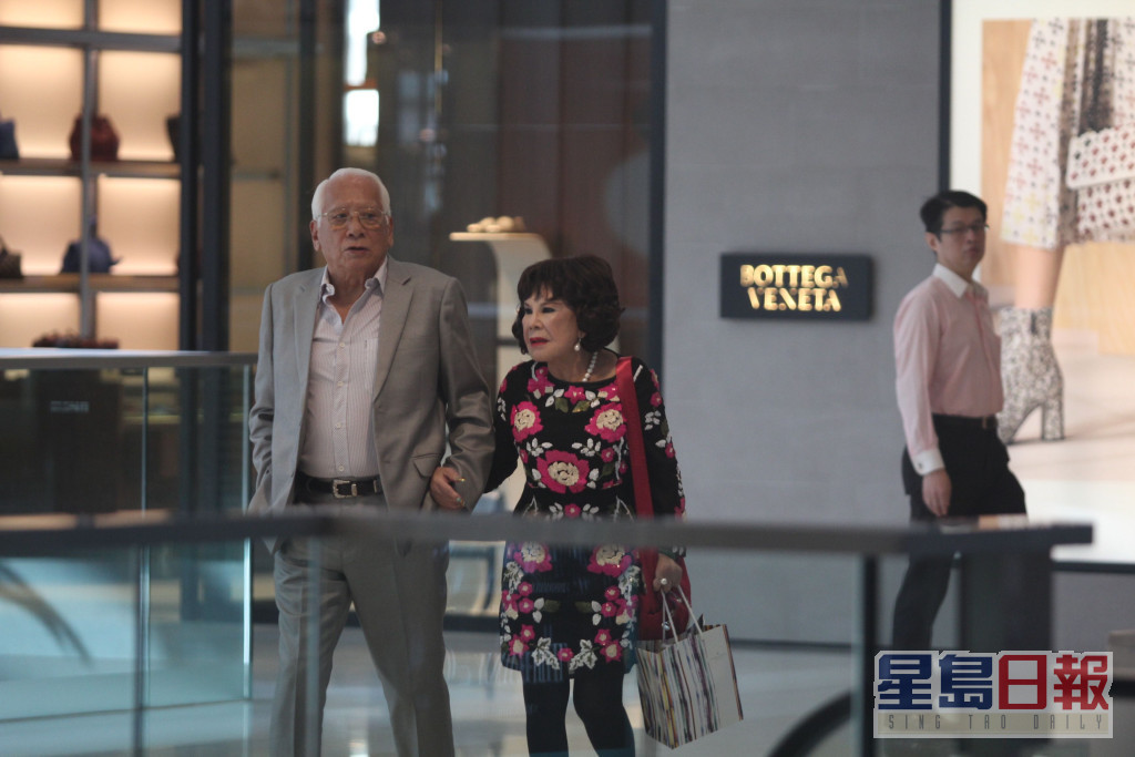 夏蕙BB跟香港前「车神」老公潘炳烈系恩爱夫妻。