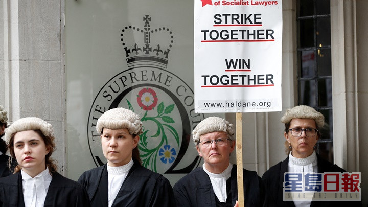 英國多個行業工會連月來相繼發起罷工爭取加薪，刑事大律師9月份也發動罷工。路透社資料圖片