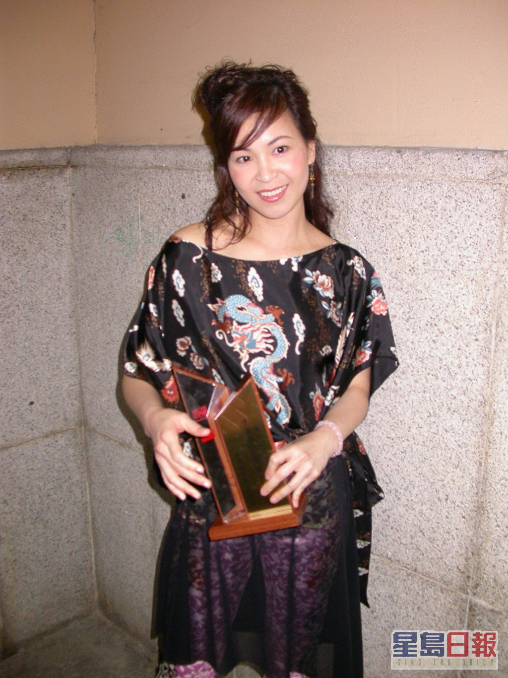 2003年，苏玉华再凭《生死界》荣膺香港舞台剧奖「最佳女主角（悲 / 正剧）」。