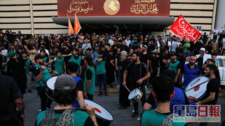 萨德尔阵营支持者8月曾闯入伊拉克国会大楼抗议。路透社资料图片