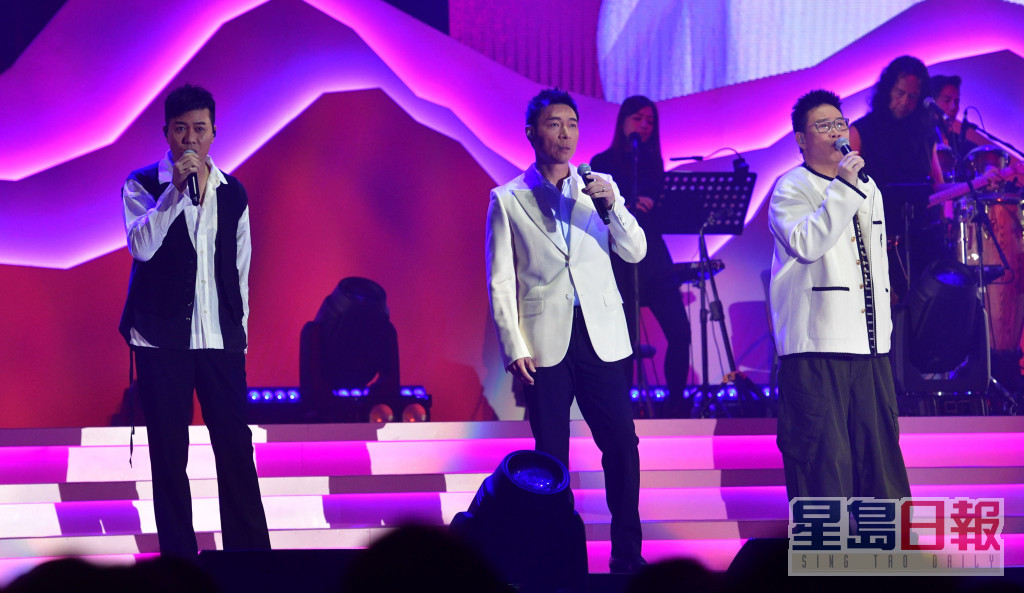 许志安月初为环球唱片在九展举行的《想张国荣20周年致敬音乐会》演出。