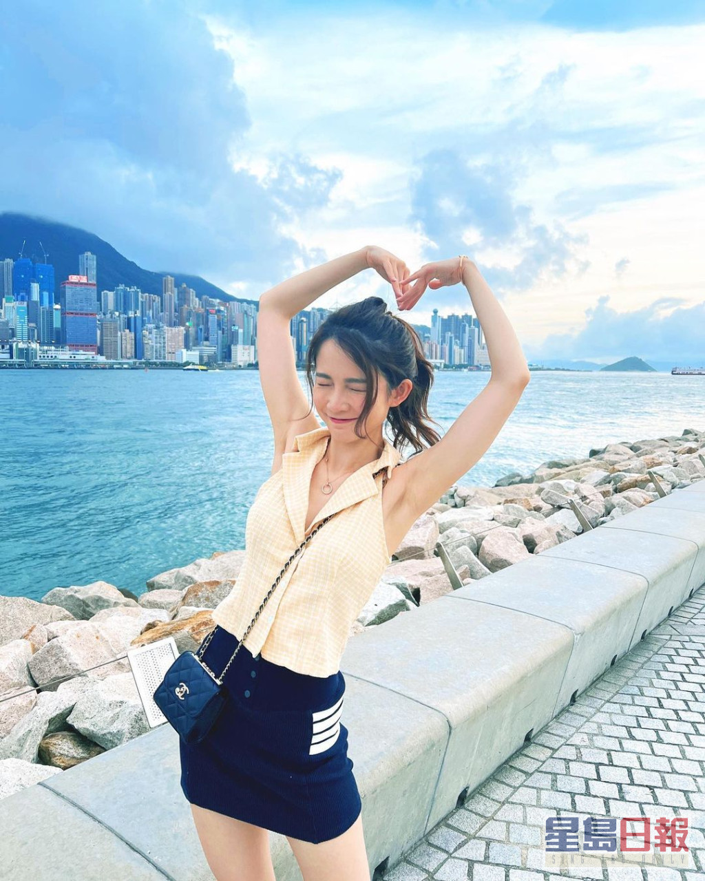 有份拍攝《港女野人》的26歲陳若思，2020年選港姐入圍最後十強，簽約無綫入行。