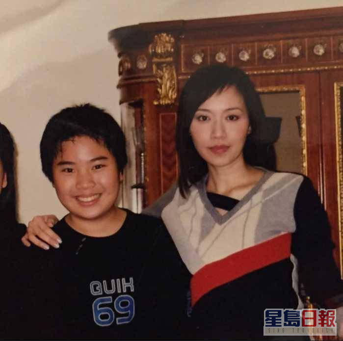 陈浚霆12岁时丧母，14岁时顾纪筠成为他的继母，给予当时仍然年幼的他关怀和照顾。