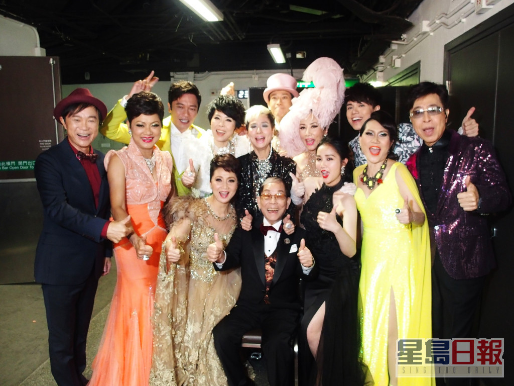 2015年顾嘉辉在红馆举行「顾嘉辉荣休盛典演唱会」，多位歌手参加演出。
