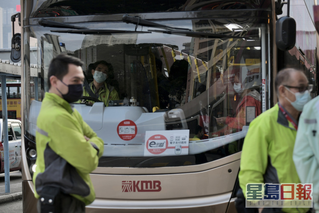 李家超重申關注建造業及運輸業人手不足問題。資料圖片