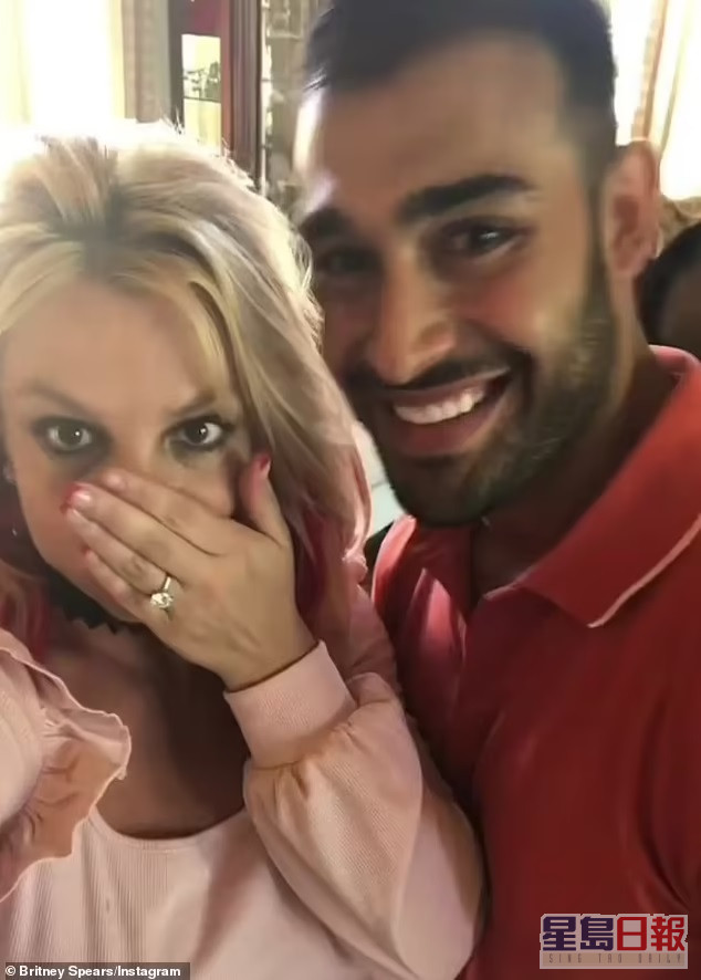 Britney去年9月宣佈跟男友Sam訂婚。