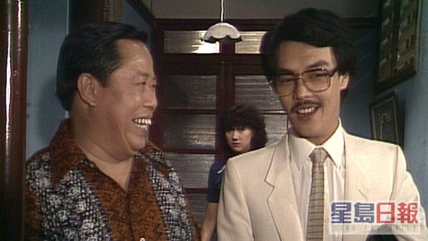 顏國樑（右）在《香港81》系列中，飾演蠱惑又勢利的經紀「陳積」大獲好評。  ​