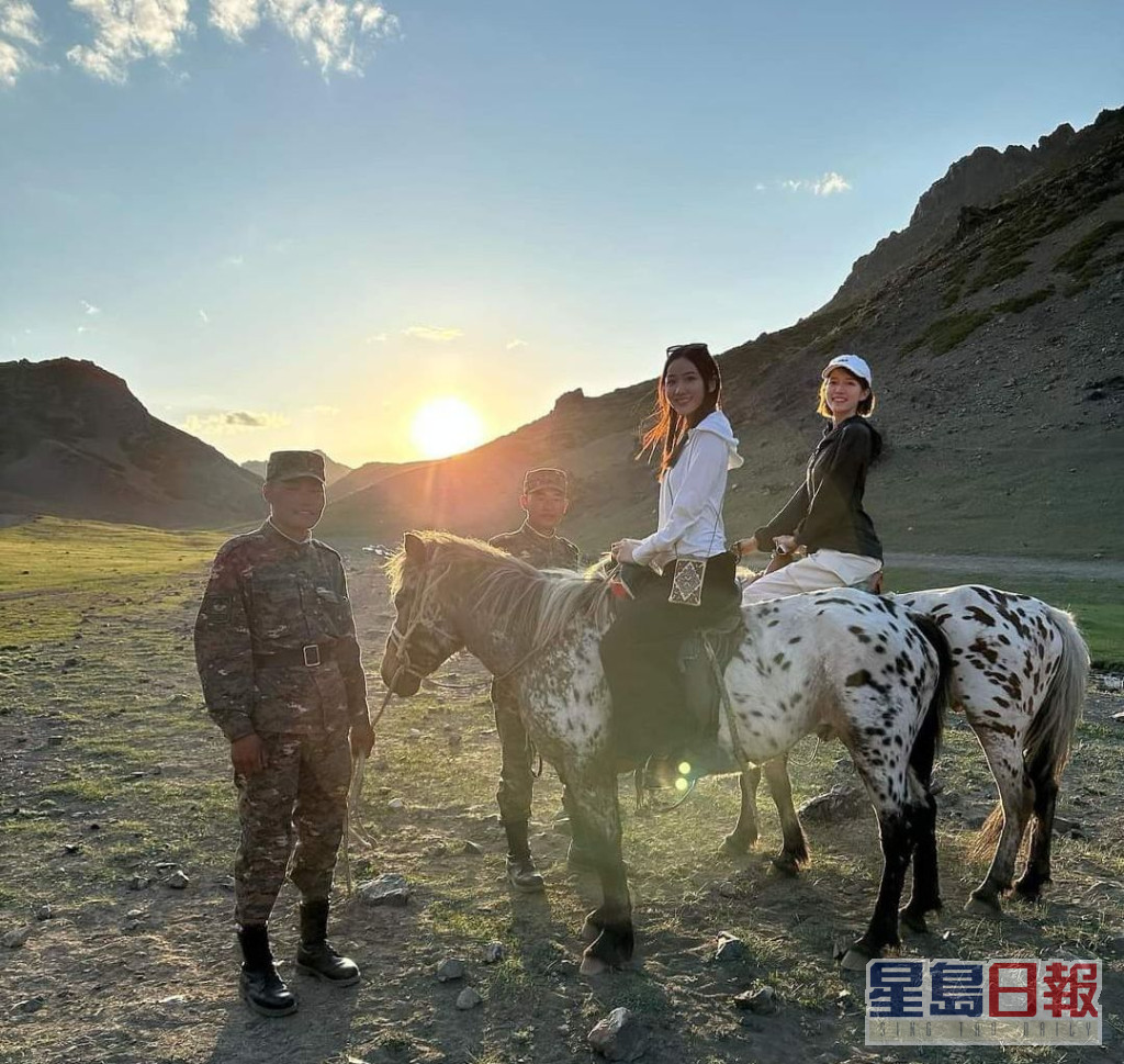 Sofiee同老友苏皓儿刚去完蒙古旅行。
