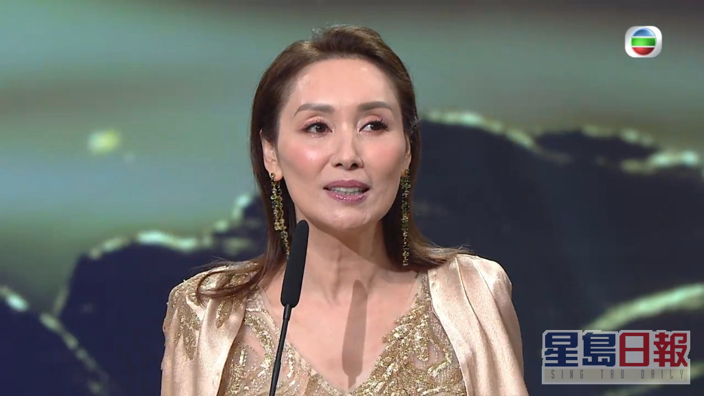 近年郭可盈除了息影打理家族生意的她，曾罕有回娘家TVB為《萬千星輝頒獎典禮2022》擔任頒獎嘉賓。