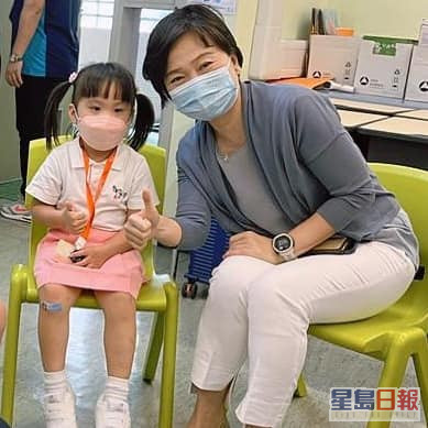 蔡若莲指不少同学包括幼稚园生今日接种第3剂疫苗。蔡若莲FB图片