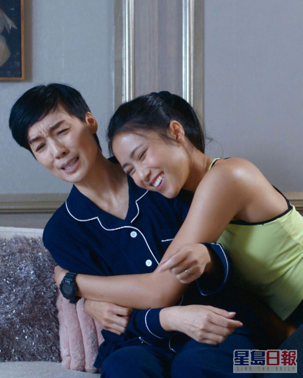 在《隐形战队》中与刘颖镟一段母女情很细致。