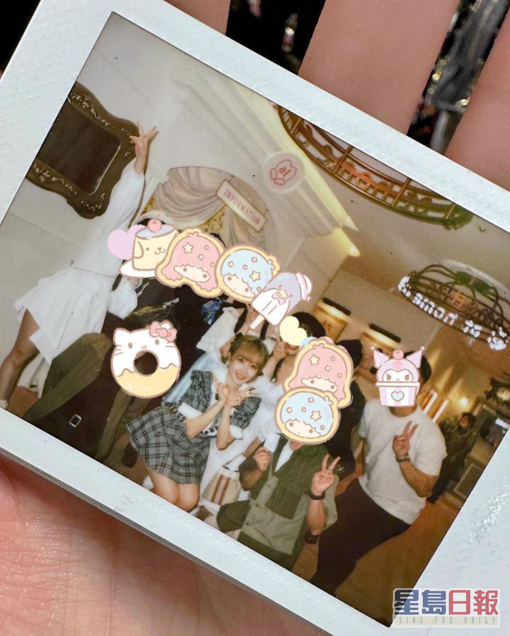 早前嘉盈去日本旅行，臨時在網上邀請網友去女僕餐廳聚會，唔算正式fans meeting。