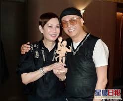 歐陽震華第二任太太傅潔嫻為澳門前賭王傅老榕的孫女。