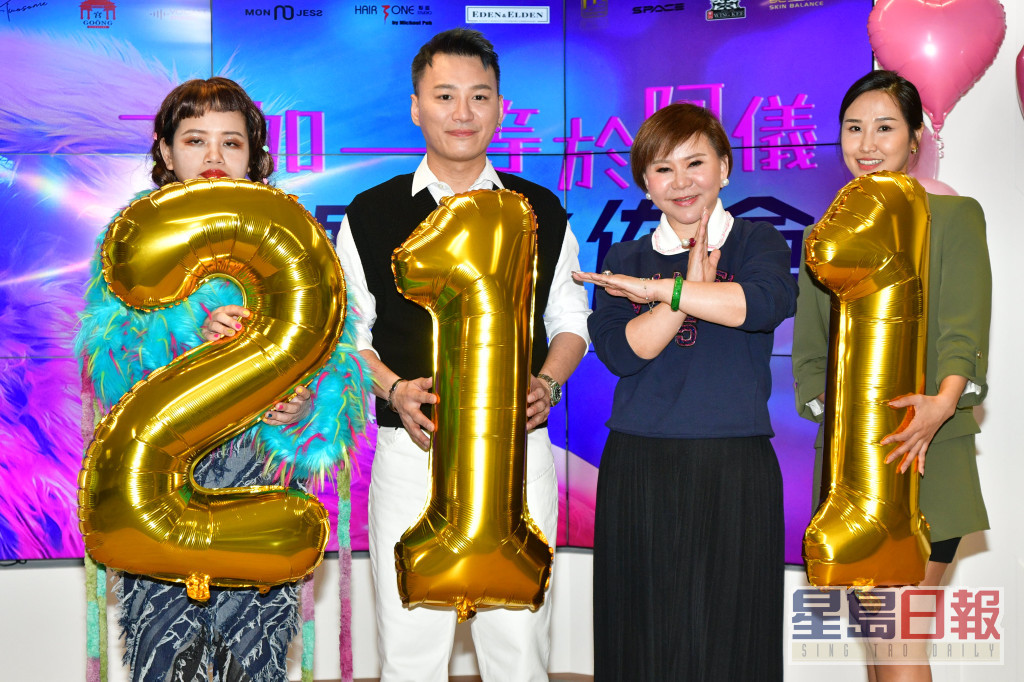 AMM主席拿督斯里賴彩雲博士(右2)、歌曲監製及MV導演李永升(左2)由大馬來港出席記者會。