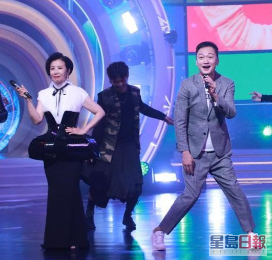 昔日的「师奶杀手」陶大宇去年底凭《倒转地球》红返香港，仲上无綫节目唱歌。
