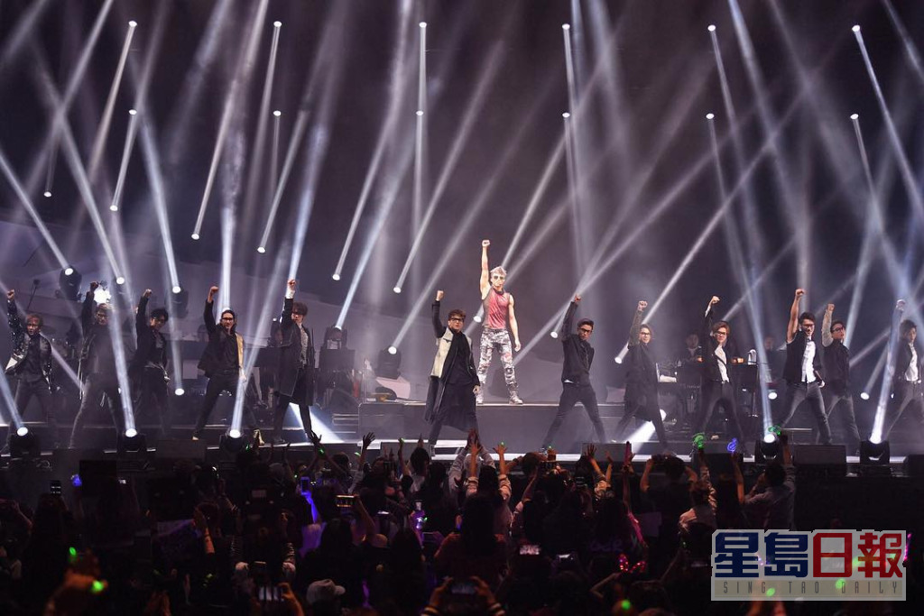 吴业坤2019年开红馆演唱会，当时已邀请未红的MIRROR做嘉宾！