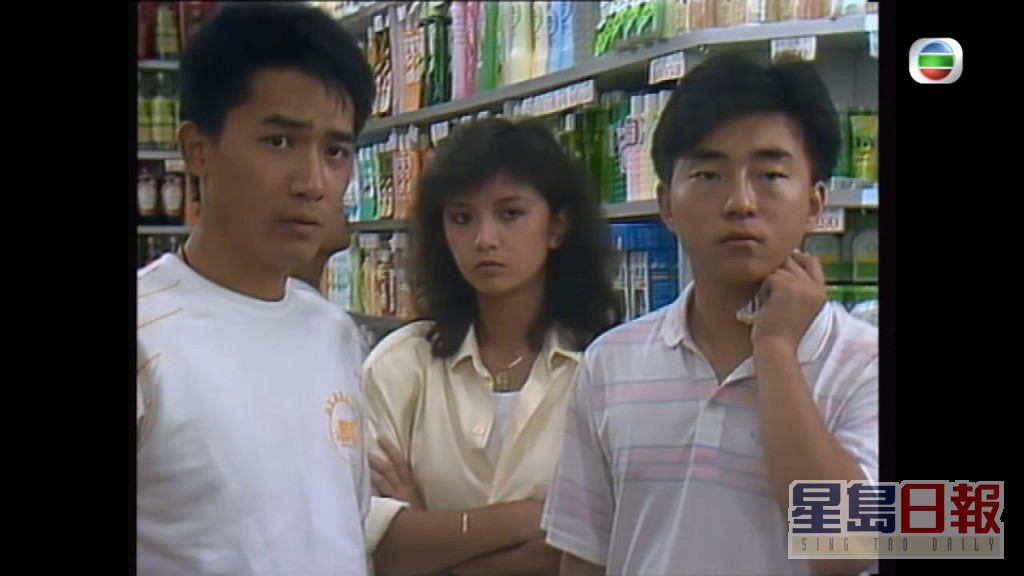 1985年，曾华倩与伟仔合拍TVB剧《新扎师兄续集》。