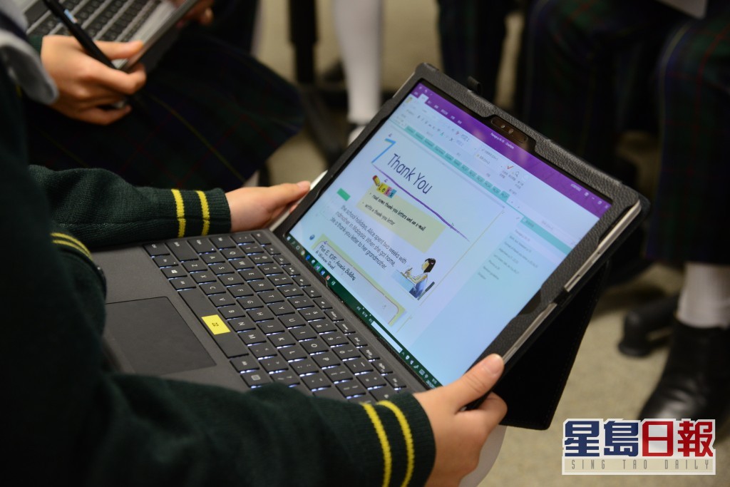 消委會調查指，有16間小學表示學生必需購買電子課本。資料圖片