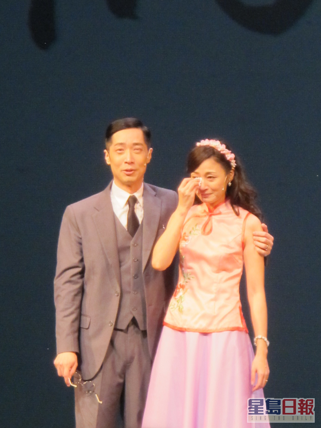马浚伟在2016年自编自导自演舞台剧《偶然．徐志摩》，首位演出女主角「陆小曼」的是万绮雯。