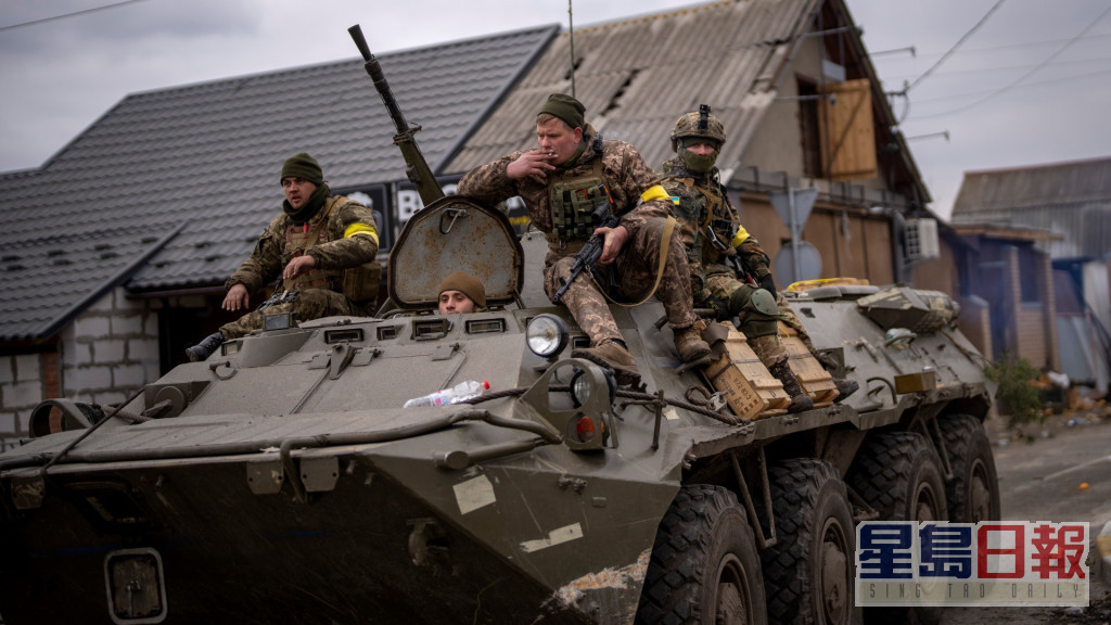 烏克蘭士兵在基輔巡邏。AP