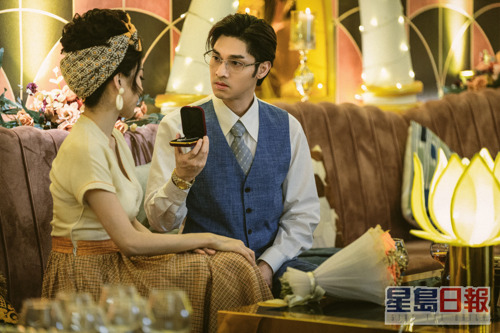 現年40歲的關楚耀最近在TVB新劇《一舞傾城》演出富二代「Marco」，再受觀眾注目。