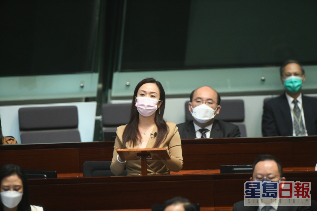 立法会议员陈凯欣关注公营牙科服务不足的问题。