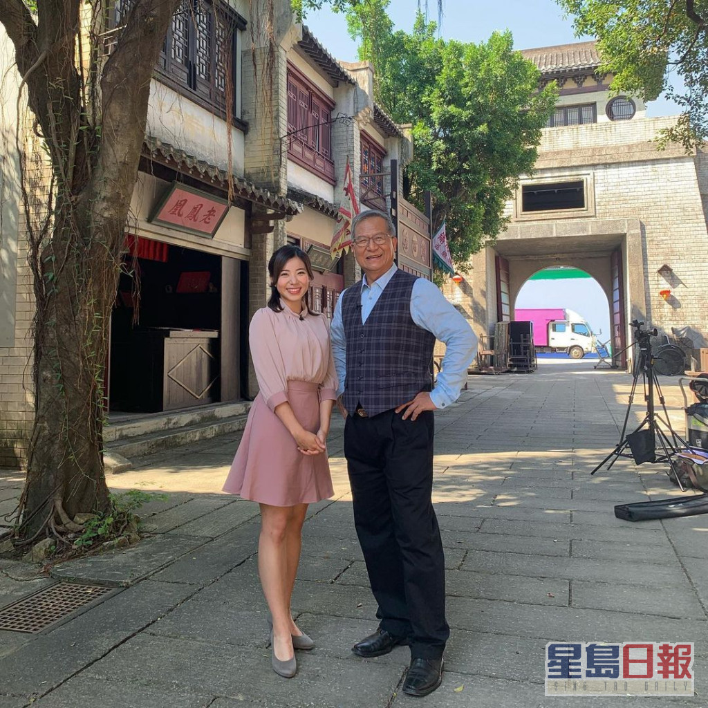 袁沅玉翌年转投TVB，2019年与天文台前助理台长梁荣武主持《武测天》而广受关注。