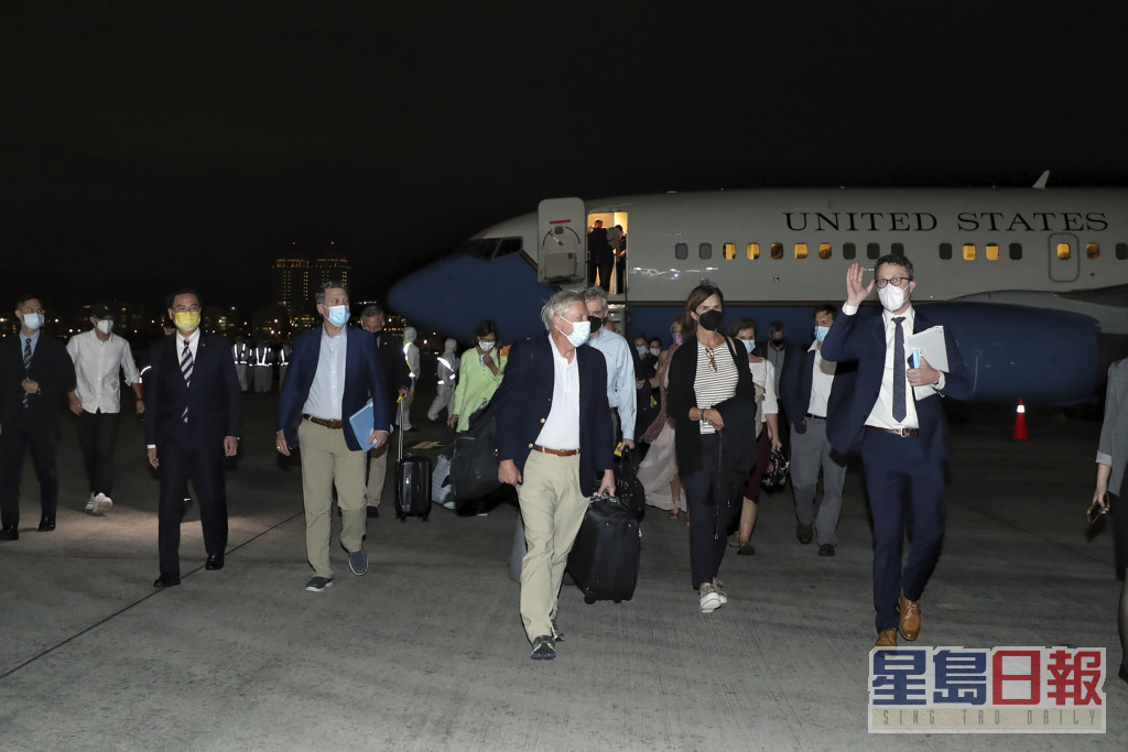 美国6名跨党派议员昨晚抵达台湾。AP图片