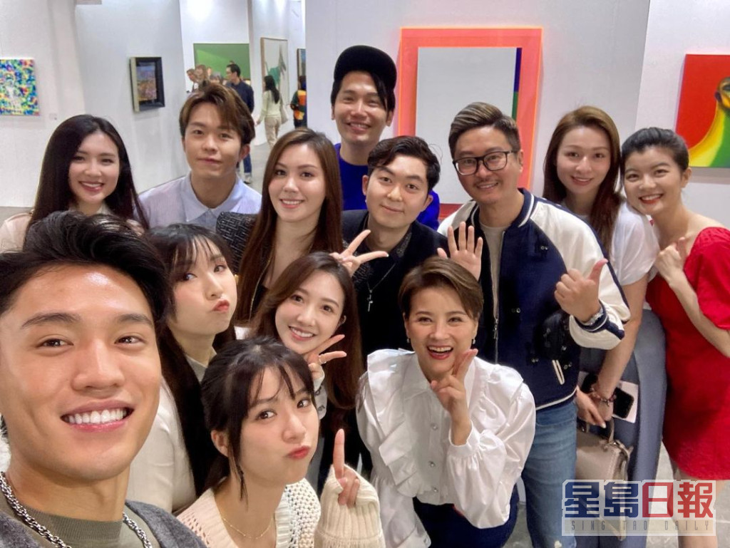 眾TVB藝人丁子朗、譚嘉儀、陳曉華、何依婷等與Ryan合照。