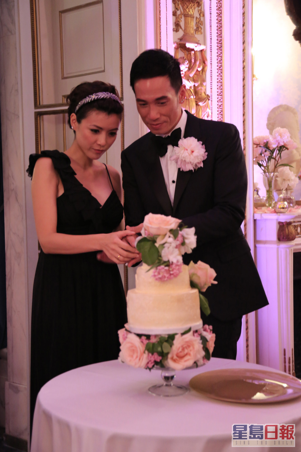 陈豪与陈茵媺2013年结婚，今年是两人结婚10周年！