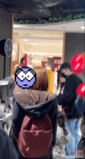 MC去年平安夜被网民影到同Ash一齐行超市。