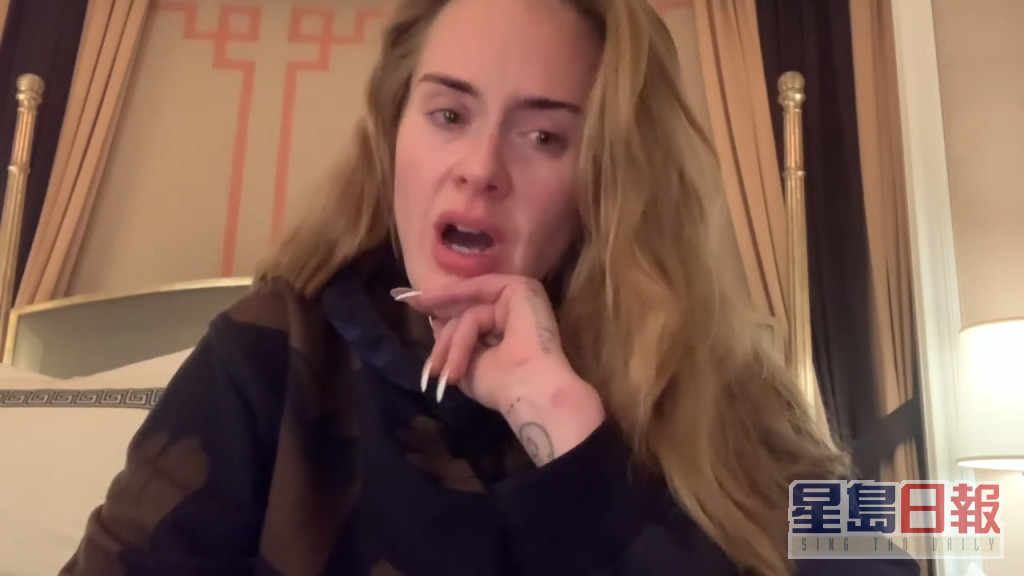 Adele亲自拍片解释取消原因。