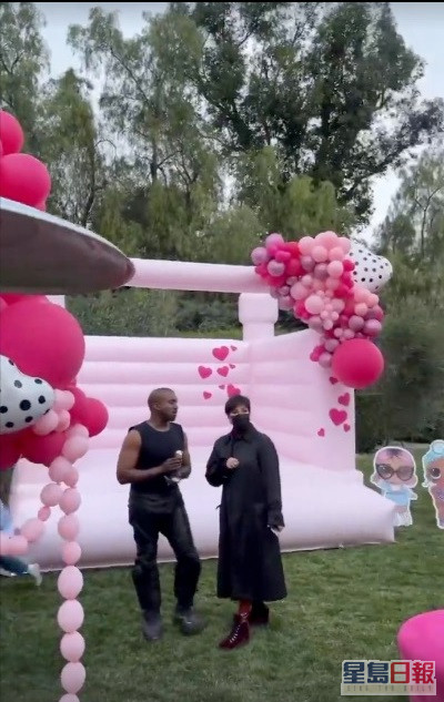 Kanye指控Kim不让他参加女儿Chicago的生日会，但最终他都有现身。