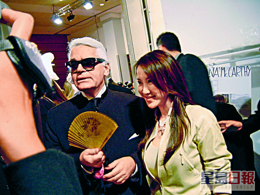 李玟是首位获老佛爷钦点的华裔Chanel品牌大使。