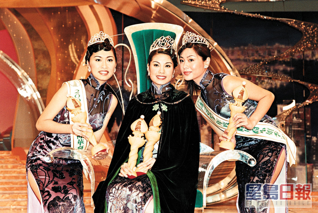 刘慧蕴（右）在国际中华小姐中夺得季军。