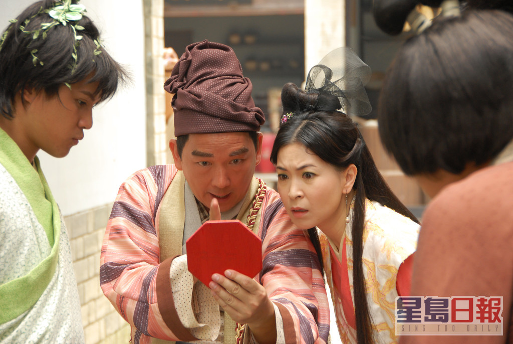 苏玉华与廖启智（左二）曾合拍TVB剧《大冬瓜》。