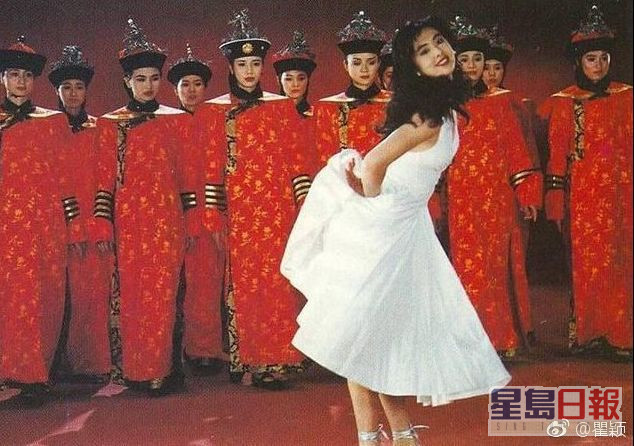 瞿穎1990年曾擔任王祖賢廣告的臨時演員。