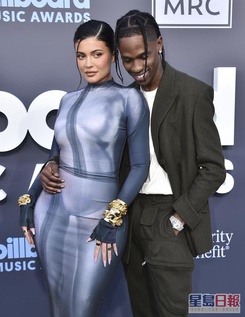 Kylie Jenner與男友Travis Scott出席Billboard，缺席姊姊Kourtney Kardashian跟Travis Barker的婚禮。