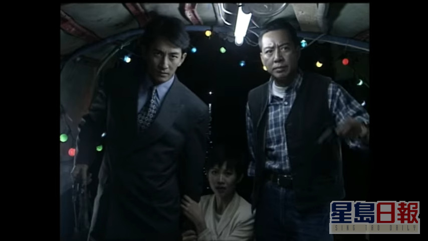 吴启华（左）于《壹号皇庭V》饰演高级督察「徐伟杰Alex」。